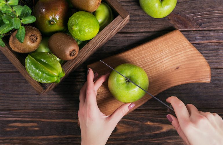 fresh-green-apple-on-cutting-board-2021-08-31-09-46-52-utc (1)